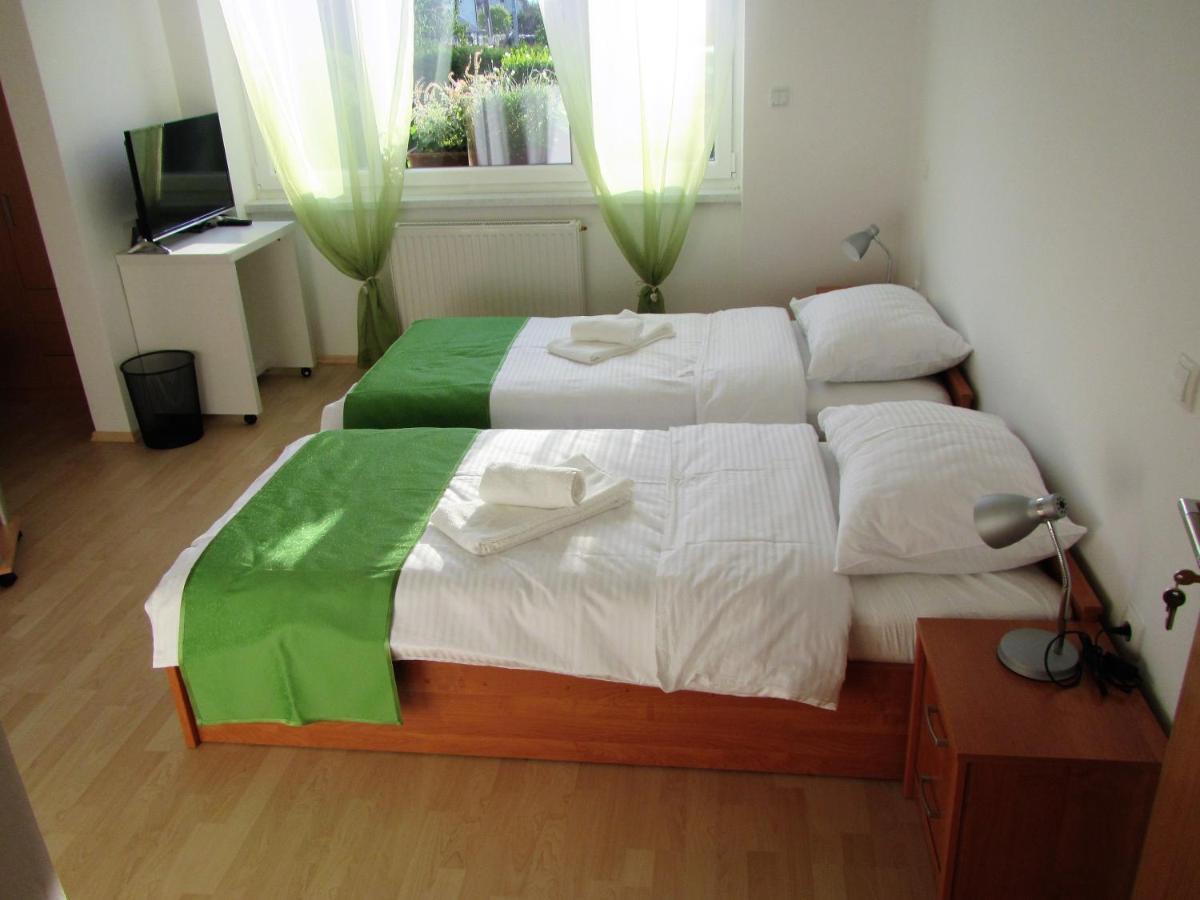 Pod Orehi Bed & Breakfast Postojna Exterior photo